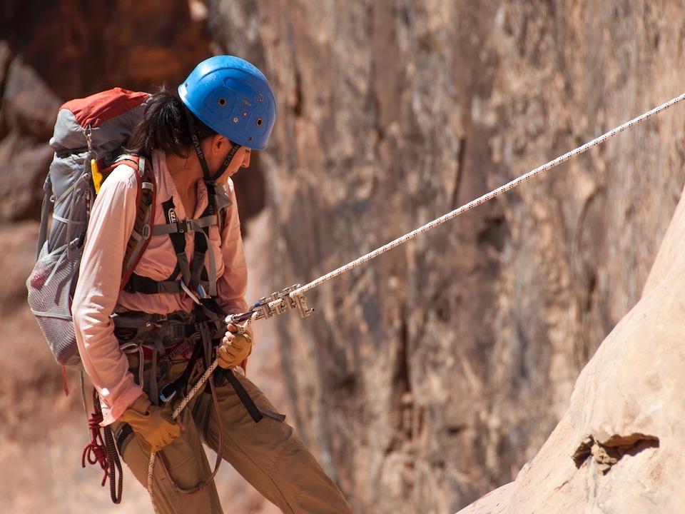 Cómo elegir un buen casco de escalada – Eteva – Escòla de Tecnics Esportius  Val d'Aran