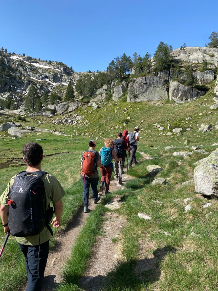 Fórmate este septiembre en ETEVA: Cursos de Senderismo y Barrancos para profesionales de la montaña