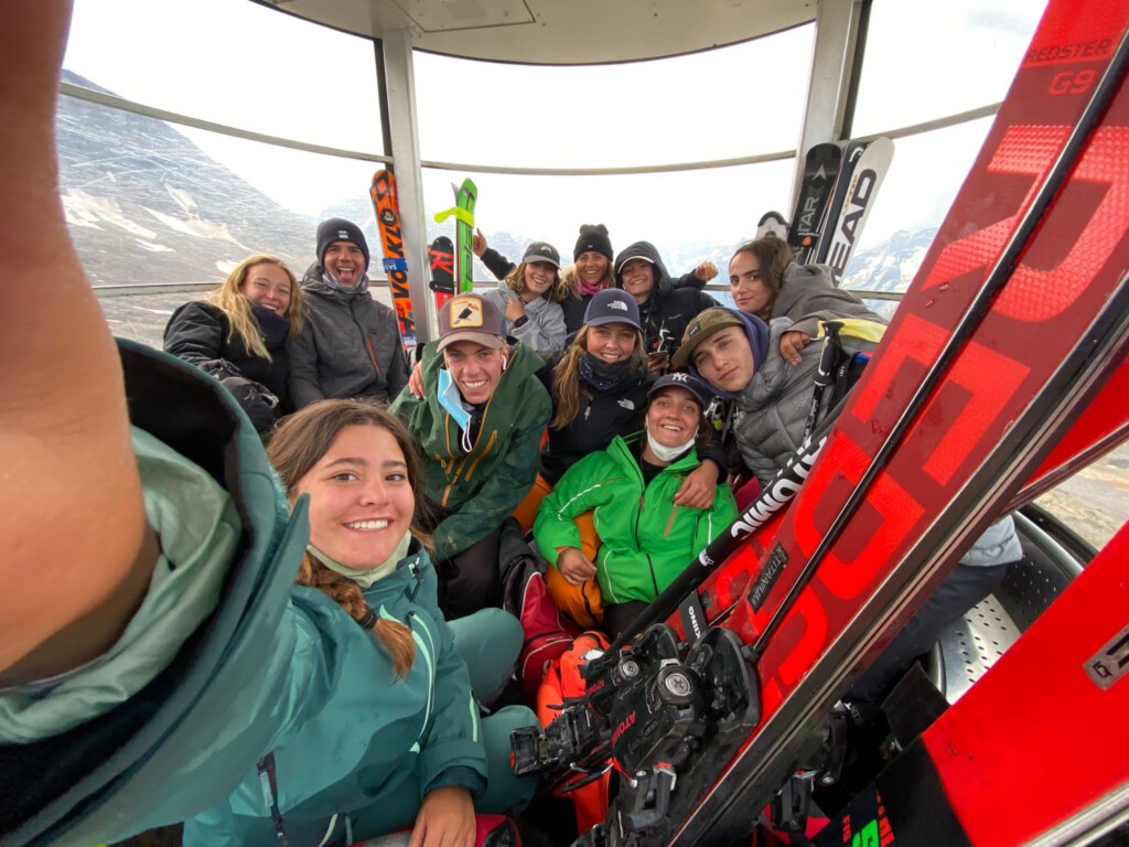 Curso de verano de esquí alpino y snowboard en los Alpes: formación profesional sobre nieve incluso en julio